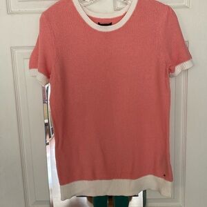 Very comfy short sleeve sweater no stains